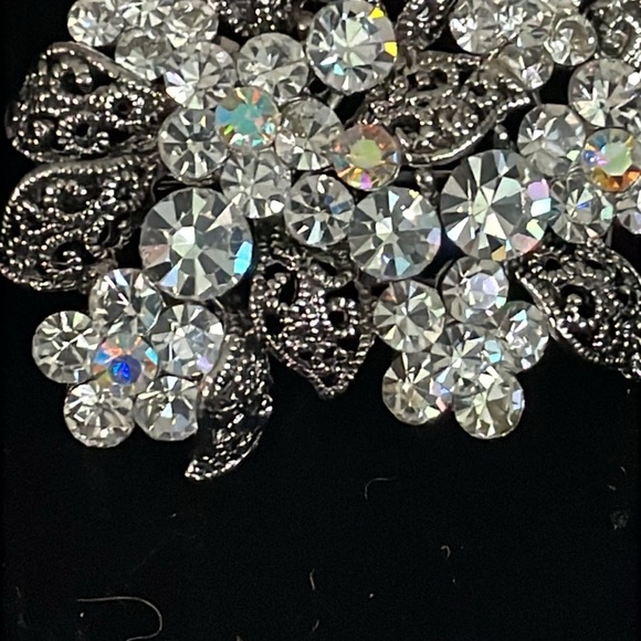 Vintage AB crystal silvertone Floral Brooch - Picture 2 of 5